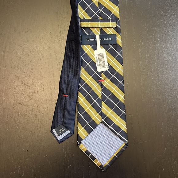 NWT Tommy Hilfiger Silk Tie - Picture 2 of 5